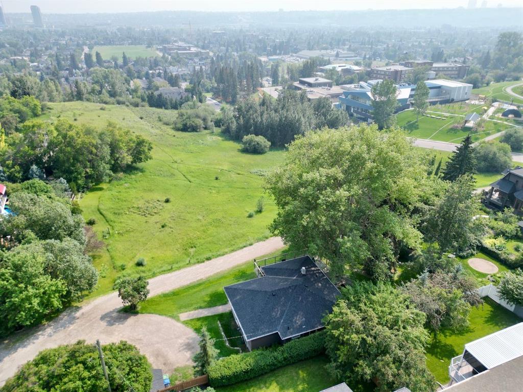 Picture of 1231 17 Street NW, Calgary Real Estate Listing
