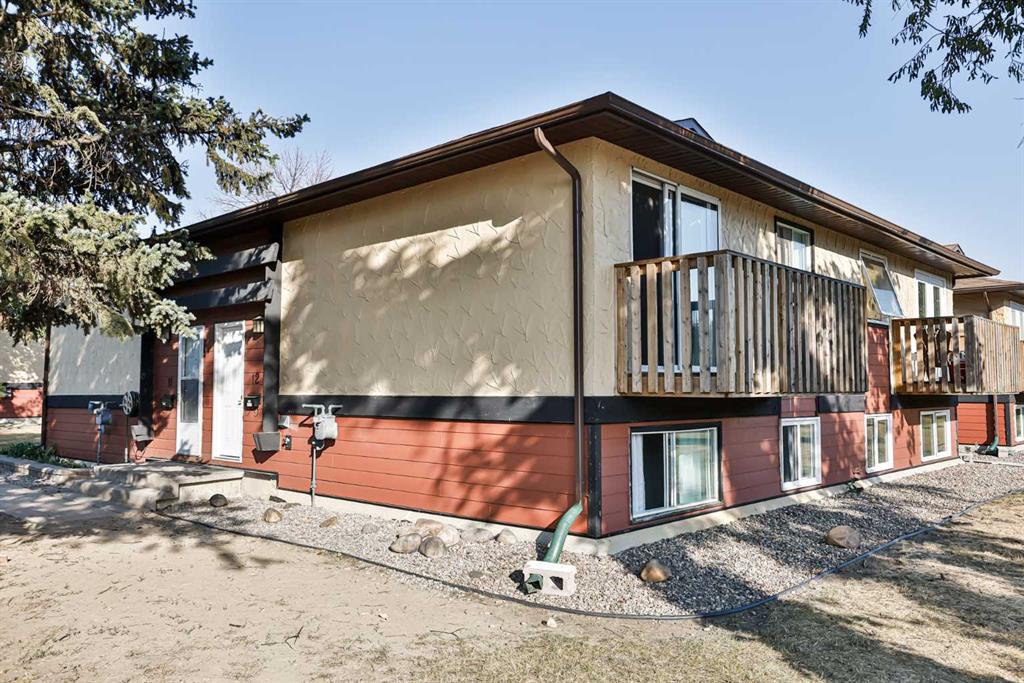 Picture of 12, 5 Acadia Road W, Lethbridge Real Estate Listing