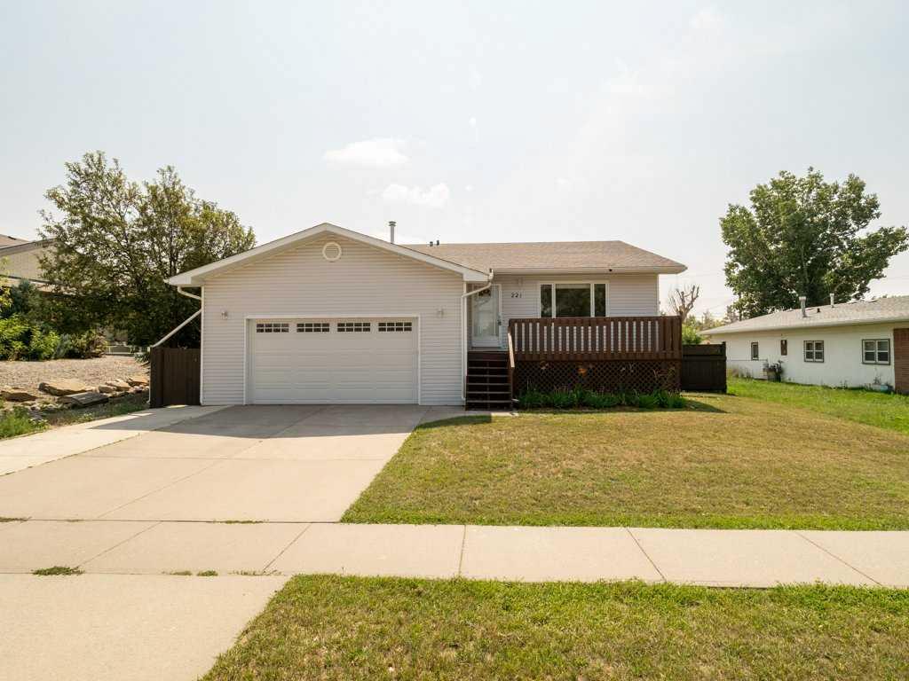 Picture of 221 49 Avenue W, Claresholm Real Estate Listing