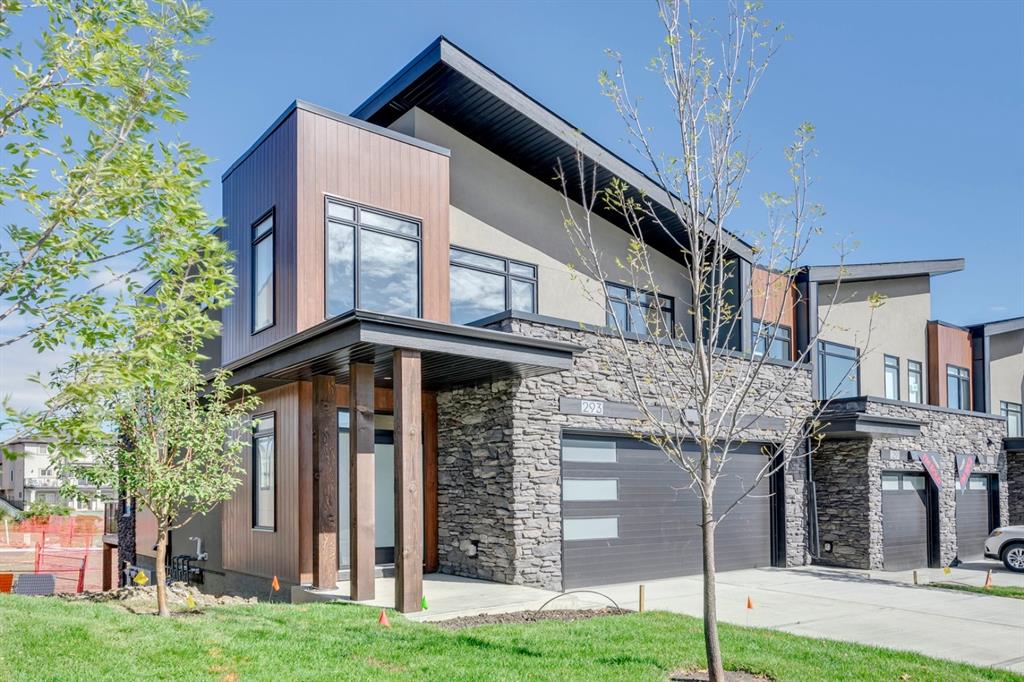 Picture of 100 Royal Elm Green NW, Calgary Real Estate Listing