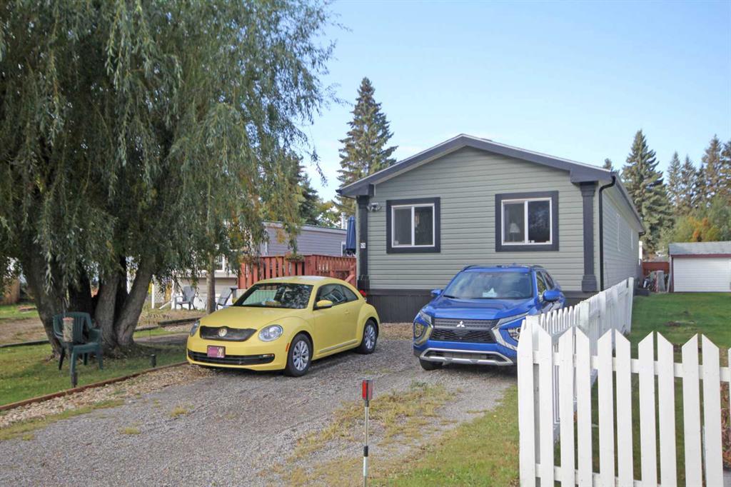 Picture of 5, 4402 48 Avenue , Sylvan Lake Real Estate Listing