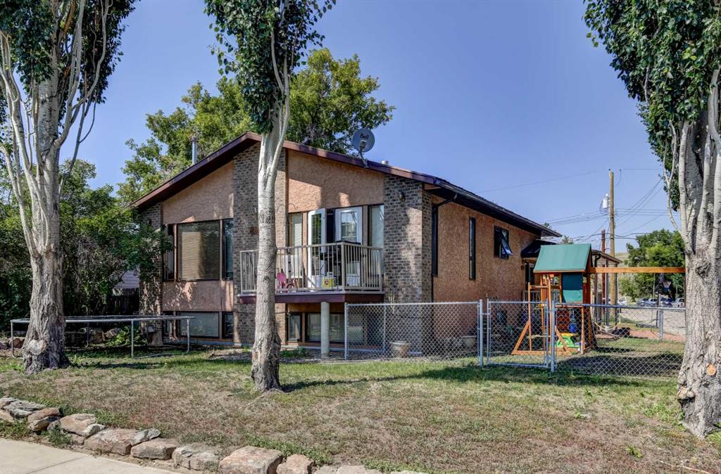 Picture of 2002 North River Drive  , Drumheller Real Estate Listing