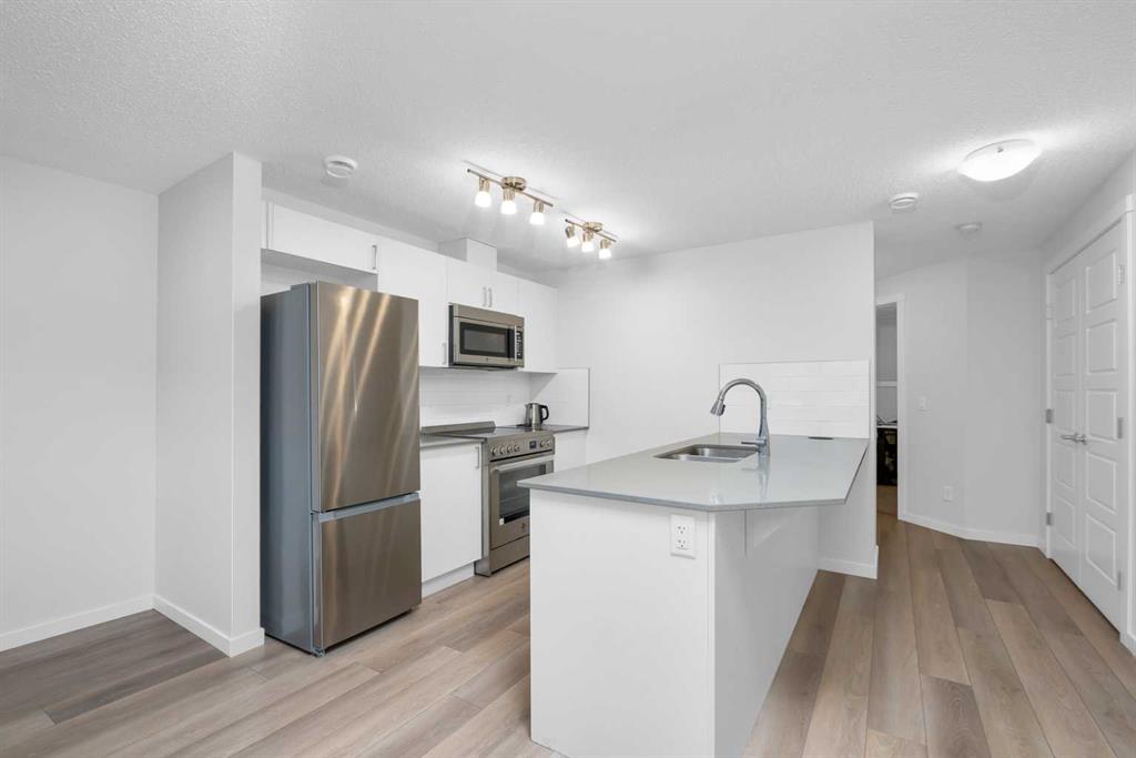 Picture of 305 Cranbrook Square SE, Calgary Real Estate Listing
