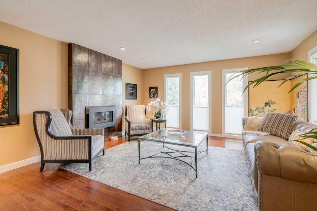 Picture of 2003 Palisprior Road SW, Calgary Real Estate Listing
