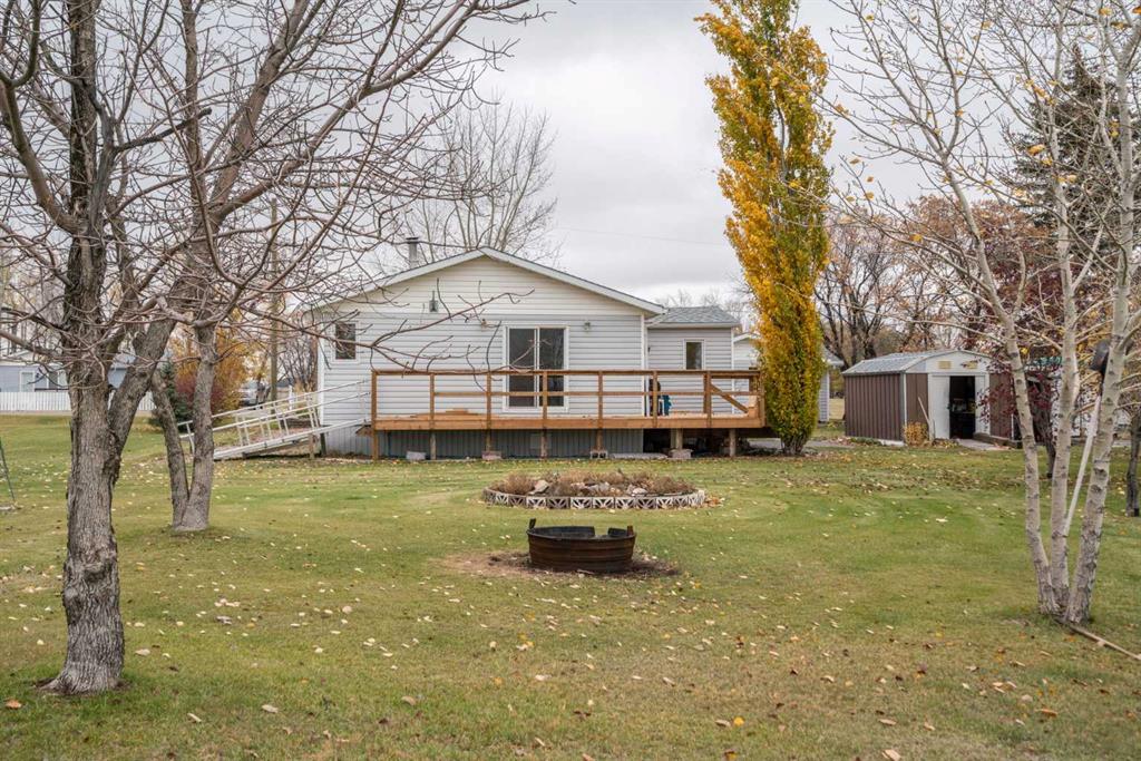 Picture of 221 Eagle Lake Crescent , Rural Wheatland County Real Estate Listing