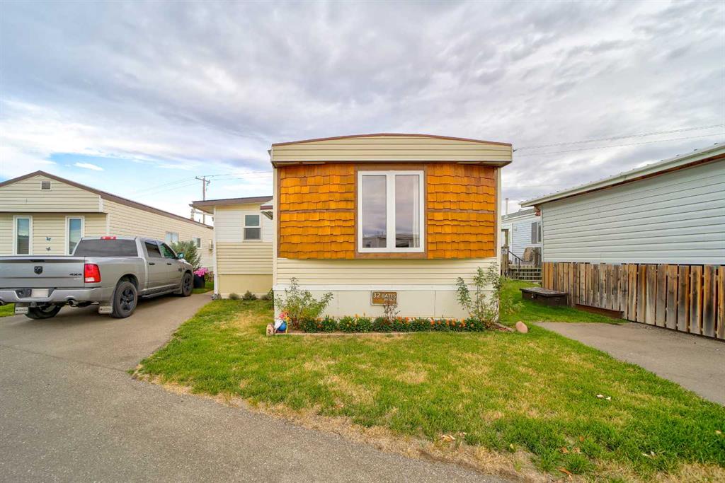 Picture of 32, 5853 4th Street , Claresholm Real Estate Listing