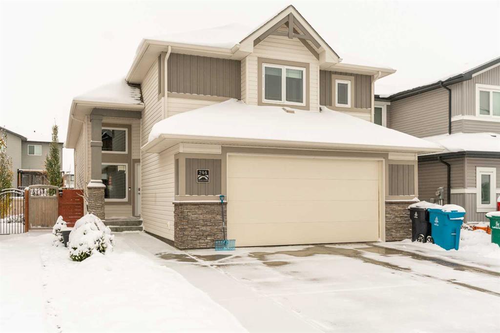 Picture of 744 Moonlight Crescent W, Lethbridge Real Estate Listing