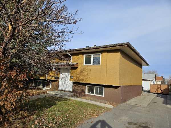 Picture of 12 Thornwood Crescent NW, Calgary Real Estate Listing