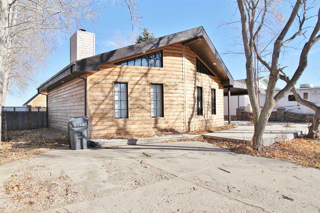 Picture of 5112 52 Avenue , Blackfoot Real Estate Listing