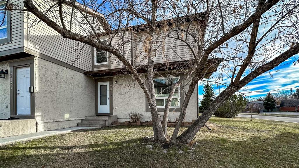 Picture of 201 Deerpoint LANE SE, Calgary Real Estate Listing
