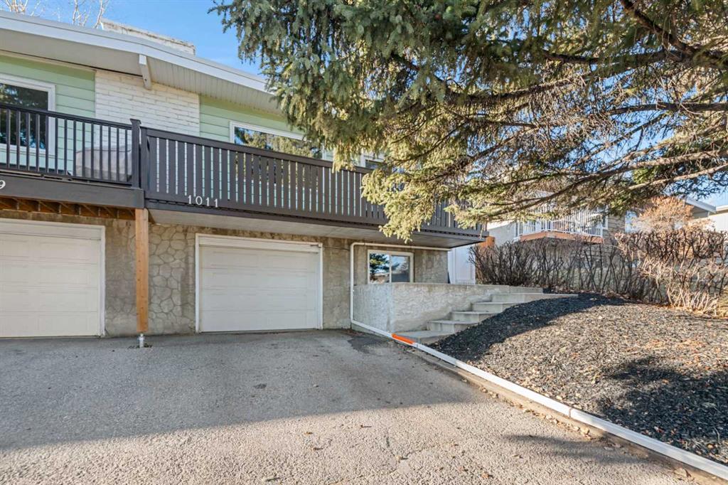 Picture of 1011 Hunterhaven Road NW, Calgary Real Estate Listing