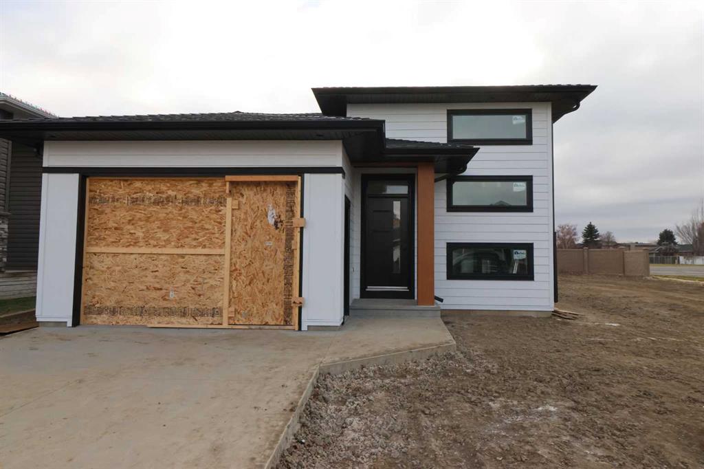 Picture of 4 West View Place  , Taber Real Estate Listing
