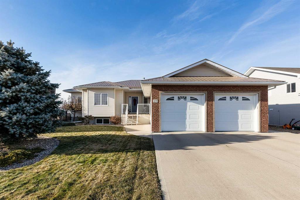 Picture of 219 Jesmond Bay SE, Redcliff Real Estate Listing