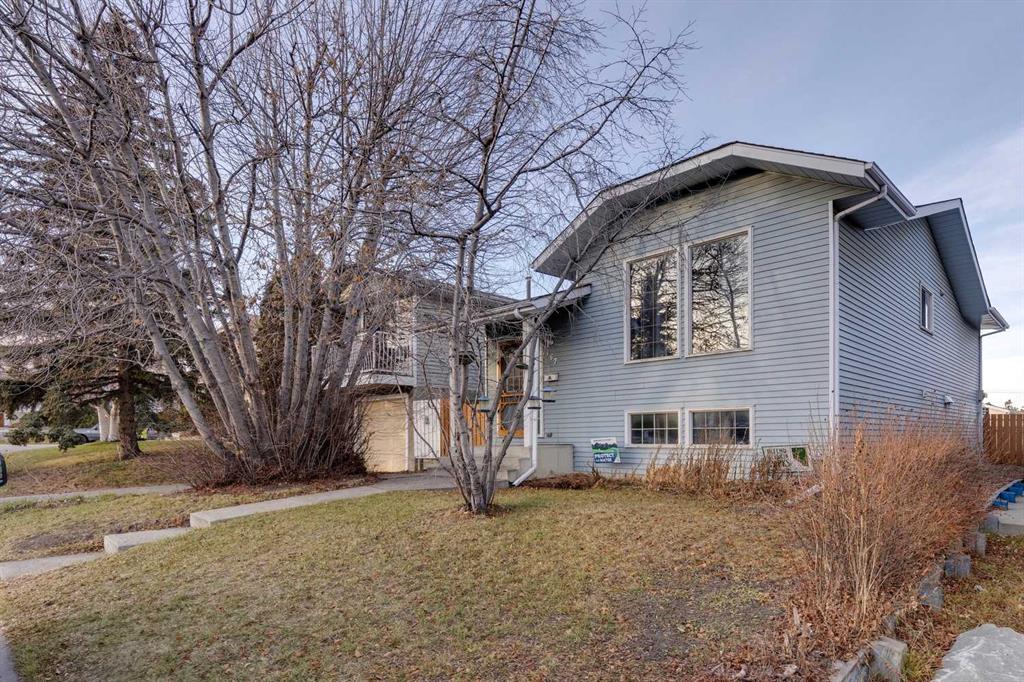 Picture of 167 Sandstone Road NW, Calgary Real Estate Listing