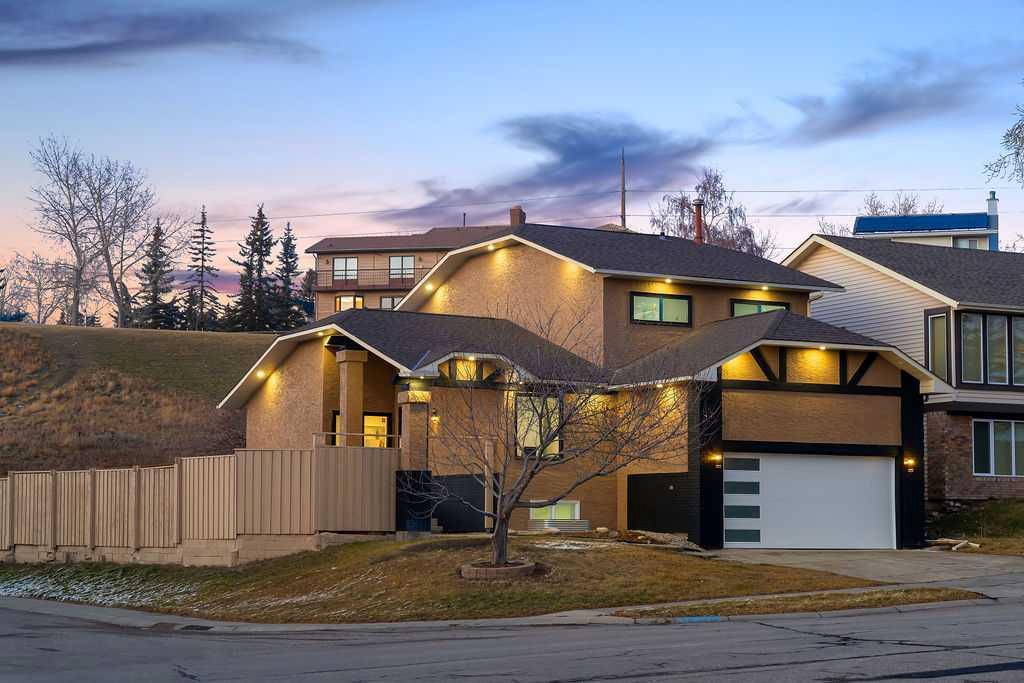 Picture of 45 hawkwood Boulevard NW, Calgary Real Estate Listing
