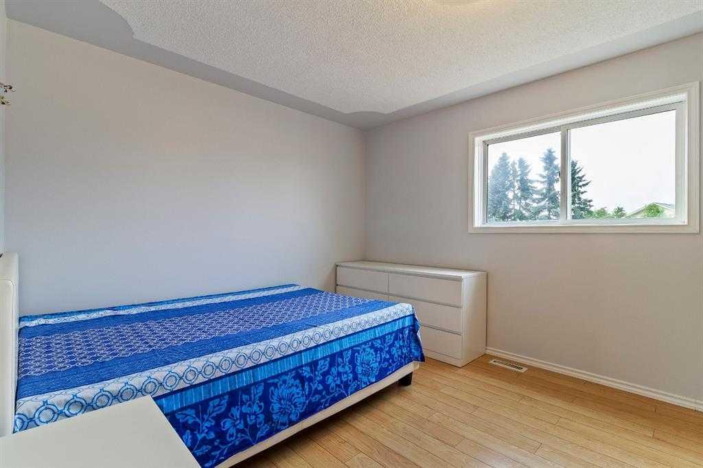 Picture of 149 Martinglen Way NE, Calgary Real Estate Listing