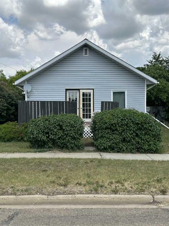 Picture of 202 3 Avenue E, Hanna Real Estate Listing