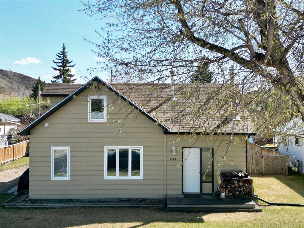 Picture of 9705 84 Avenue , Peace River Real Estate Listing