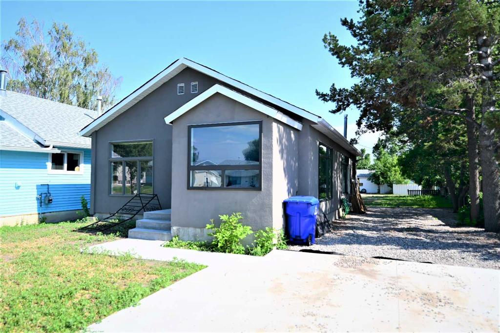 Picture of 359 48 Avenue W, Claresholm Real Estate Listing