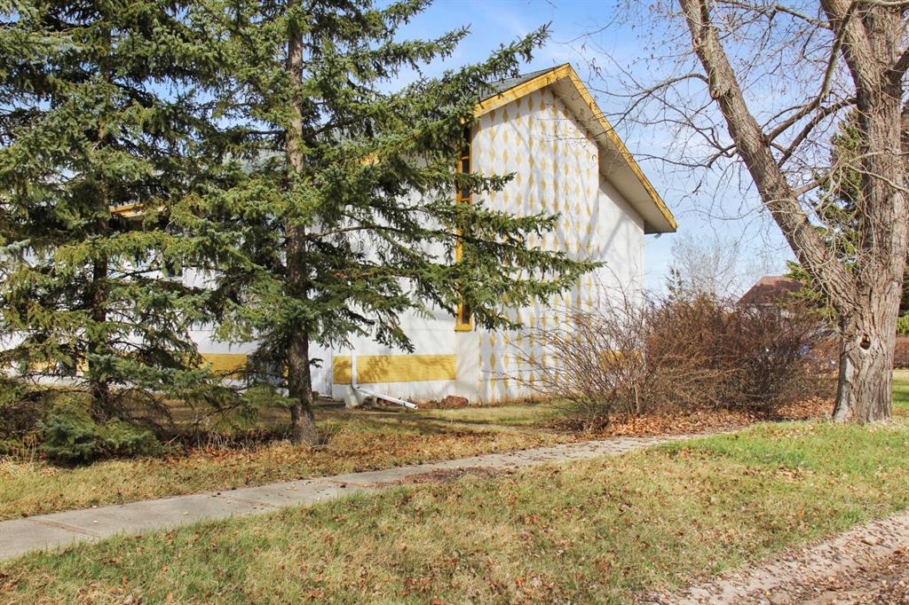 Picture of 110 Lady Vivian Avenue E, Galahad Real Estate Listing