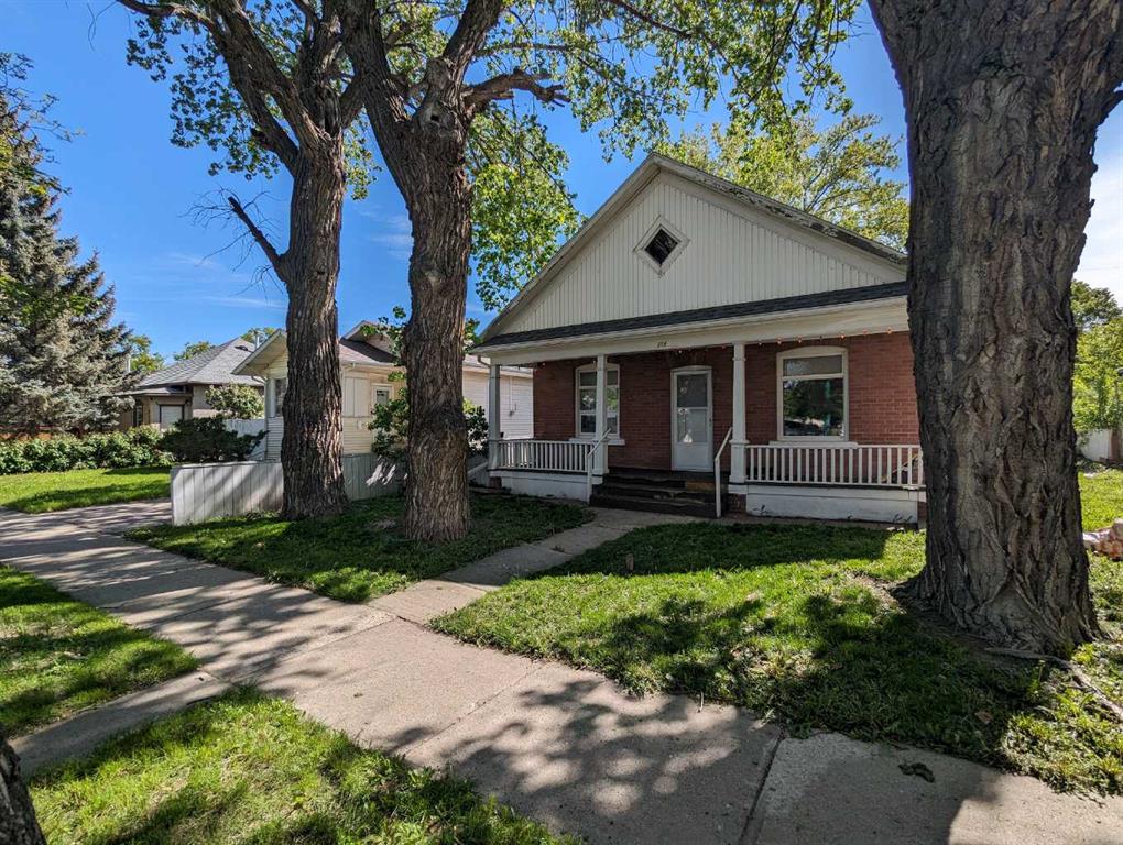 Picture of 215 15 Street N, Lethbridge Real Estate Listing