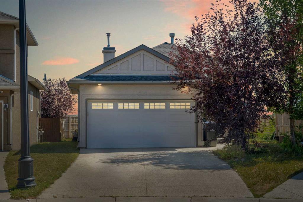 Picture of 539 East Lakeview Place , Chestermere Real Estate Listing