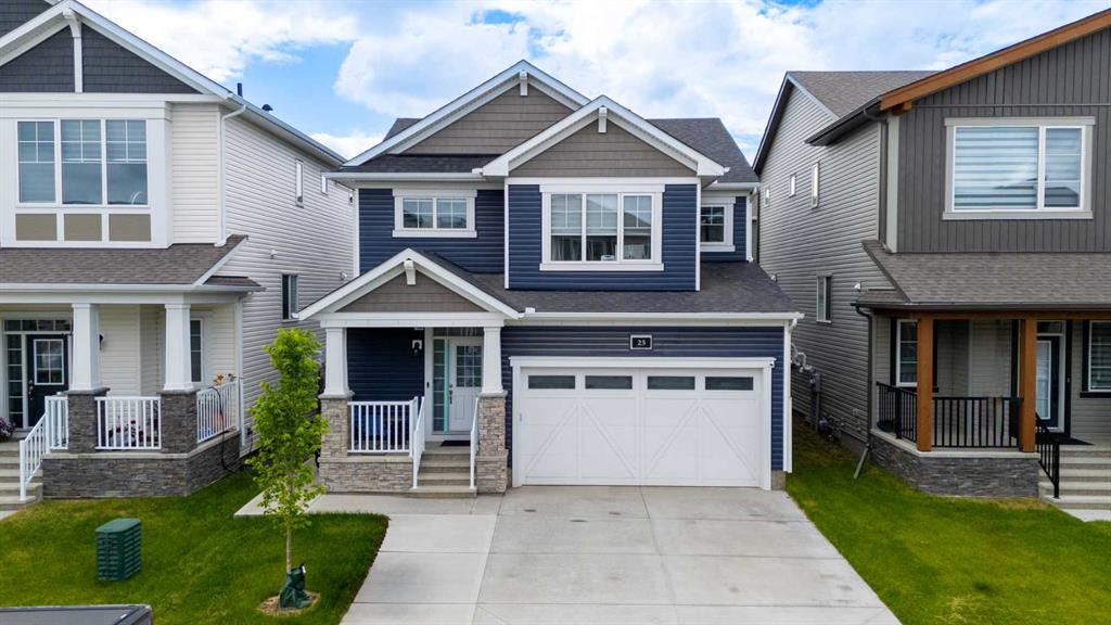 Picture of 25 Carringham Heights NW, Calgary Real Estate Listing