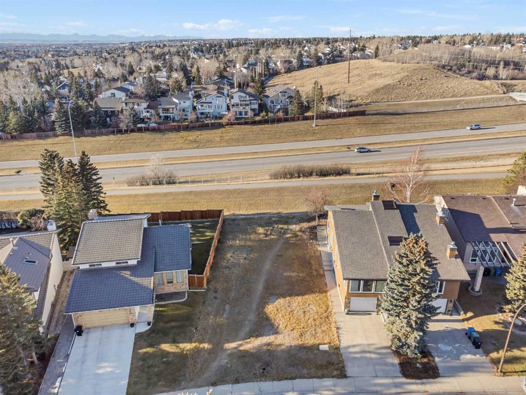 Picture of 160 Edgehill Close NW, Calgary Real Estate Listing