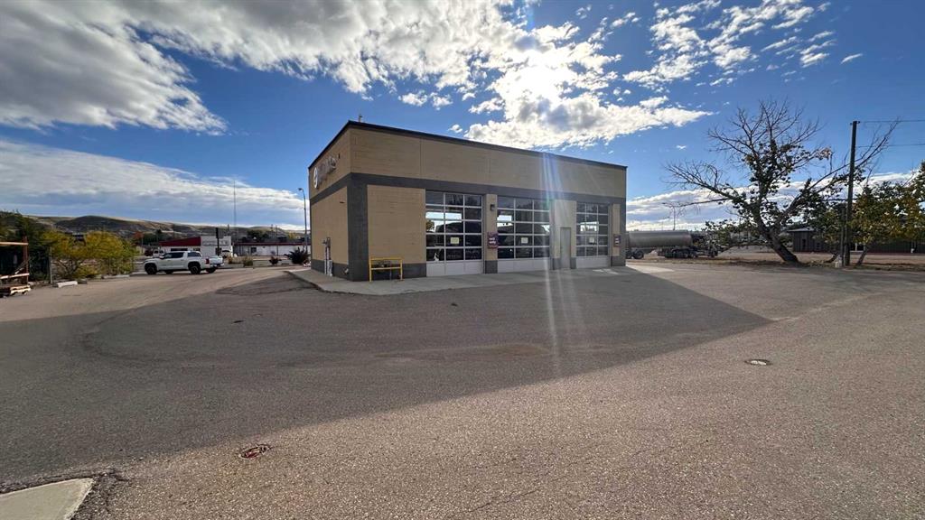 Picture of 705 9 Highway S, Drumheller Real Estate Listing