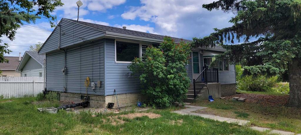 Picture of 4440 5 Avenue  , Edson Real Estate Listing