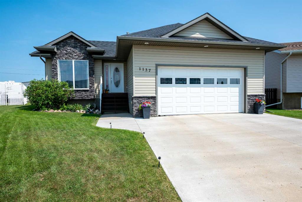 Picture of 1137 24 Street , Wainwright Real Estate Listing