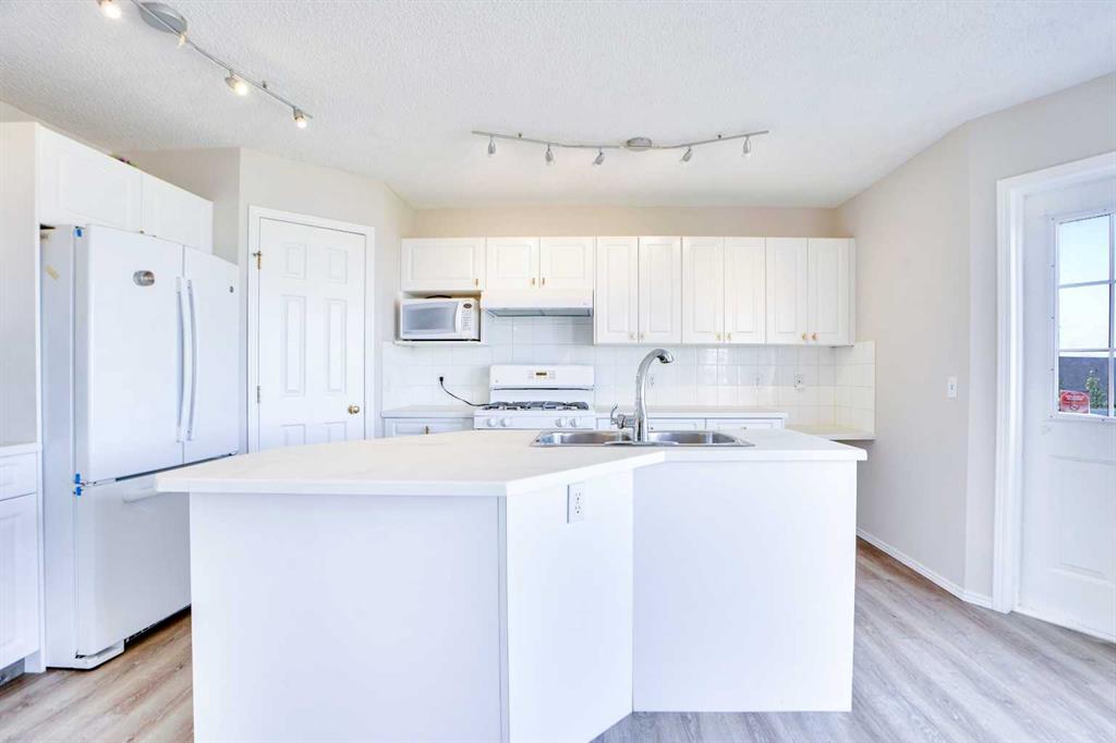 Picture of 21 Panorama Hills Way NW, Calgary Real Estate Listing