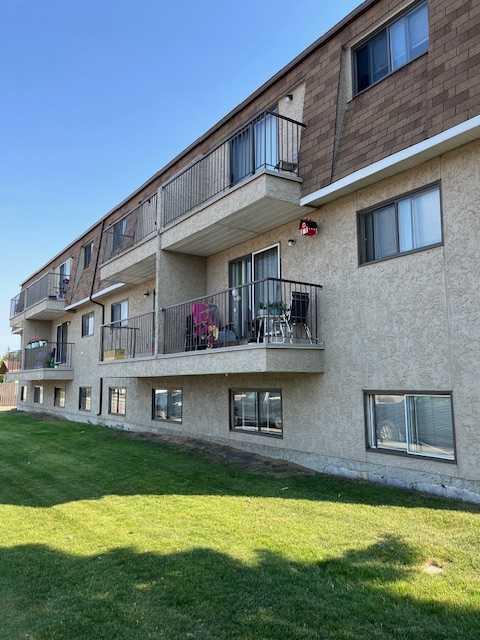 Picture of 1, 4747 50 Street , Sylvan Lake Real Estate Listing