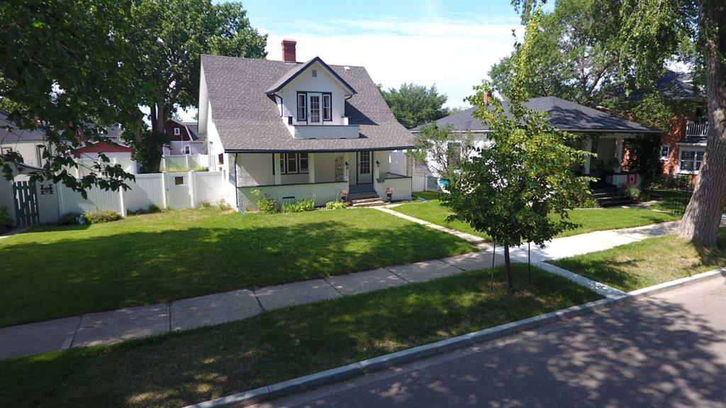 Picture of 436 Belfast Street SE, Medicine Hat Real Estate Listing