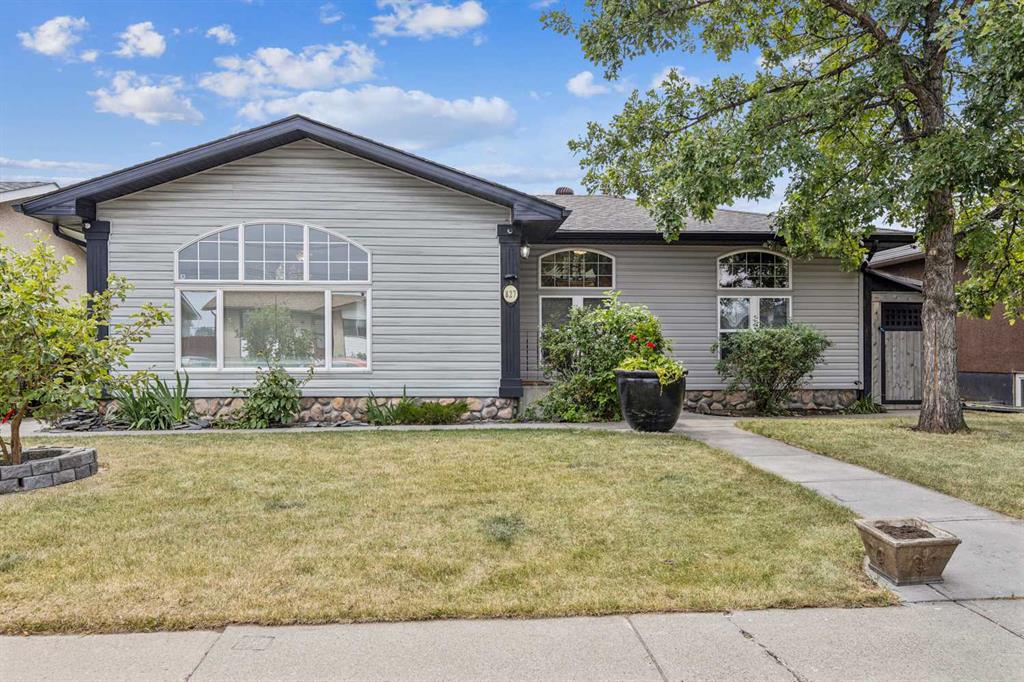 Picture of 827 Raynard Crescent SE, Calgary Real Estate Listing