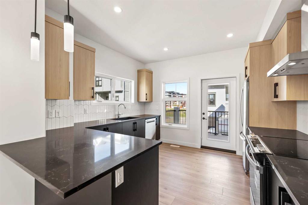 Picture of 619 Mahogany Road SE, Calgary Real Estate Listing