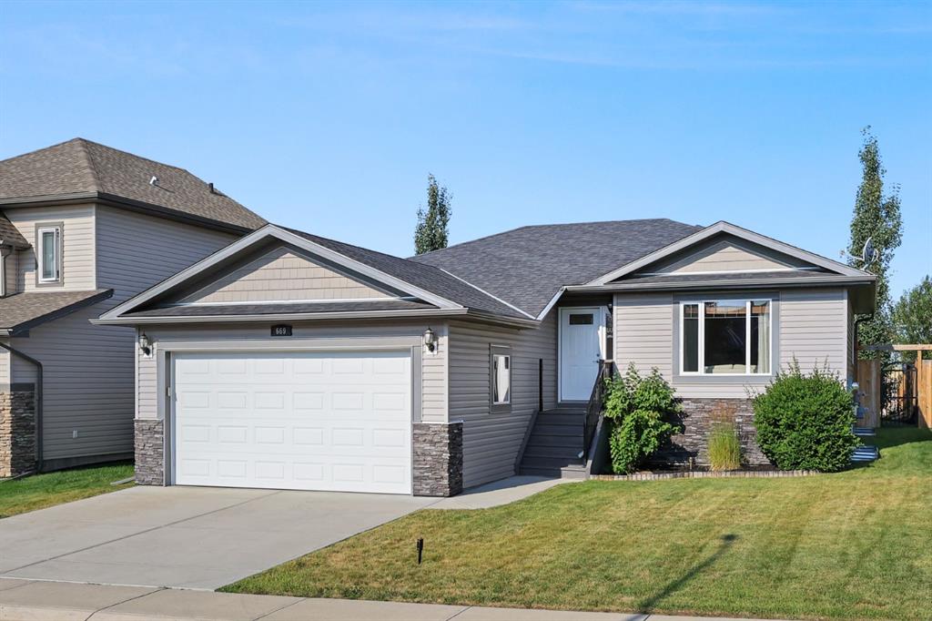 Picture of 669 West Highland Crescent , Carstairs Real Estate Listing