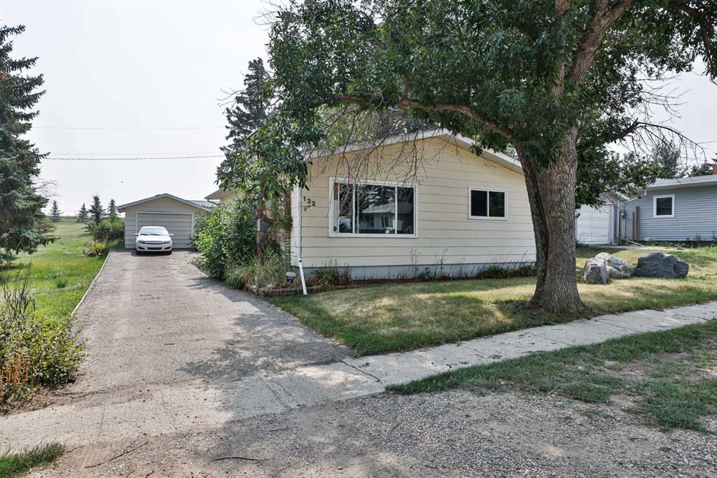 Picture of 132 2 Street S, Lomond Real Estate Listing