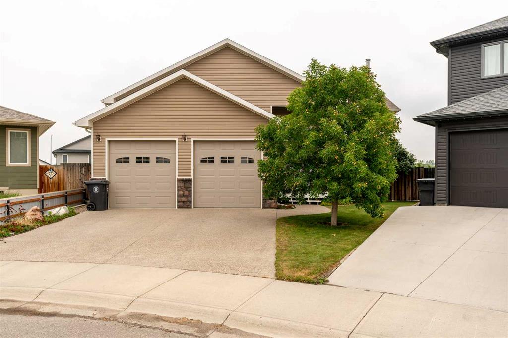 Picture of 417 Sundance Place , Coalhurst Real Estate Listing