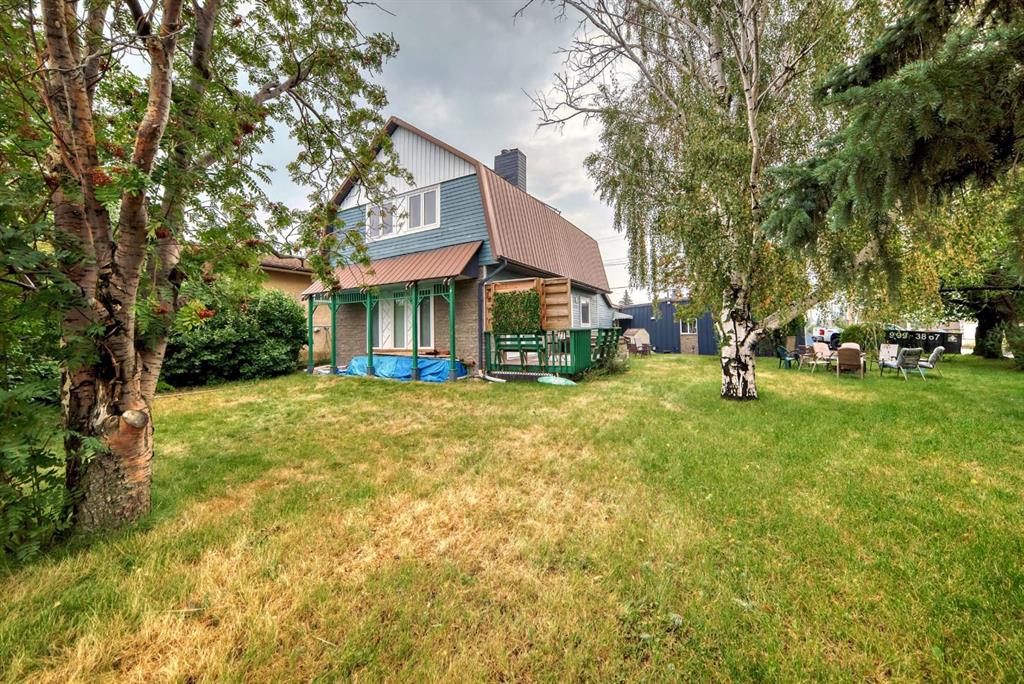 Picture of 11 Centre Street , Strathmore Real Estate Listing