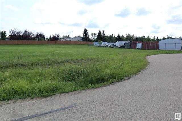 Picture of 6 Village Creek Close , Village at Pigeon Lake Real Estate Listing