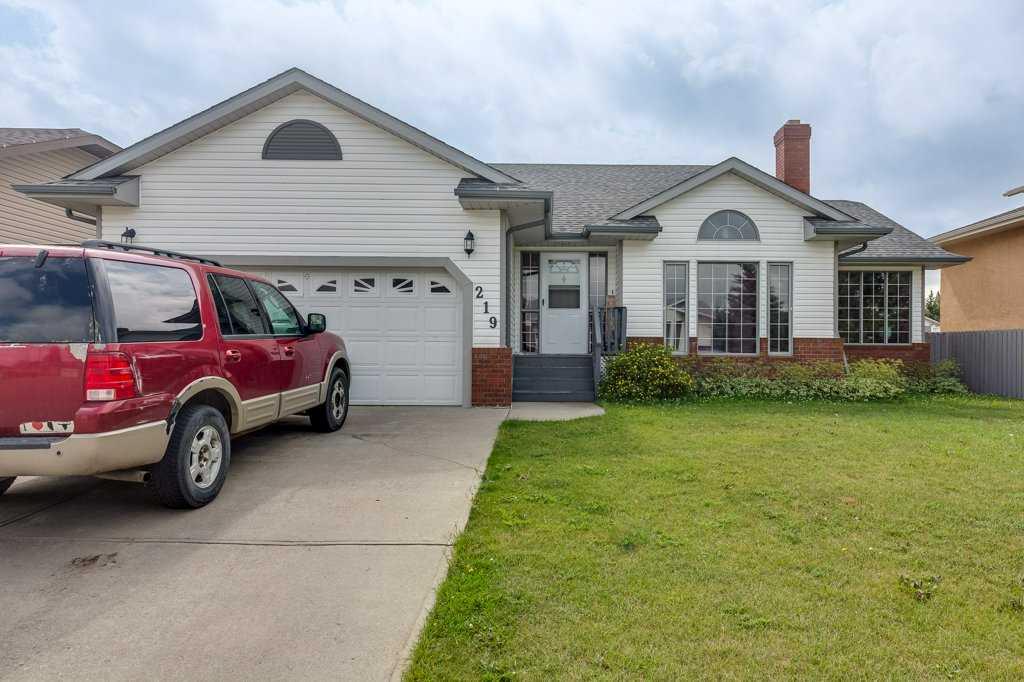 Picture of 219 10 Avenue NE, Sundre Real Estate Listing