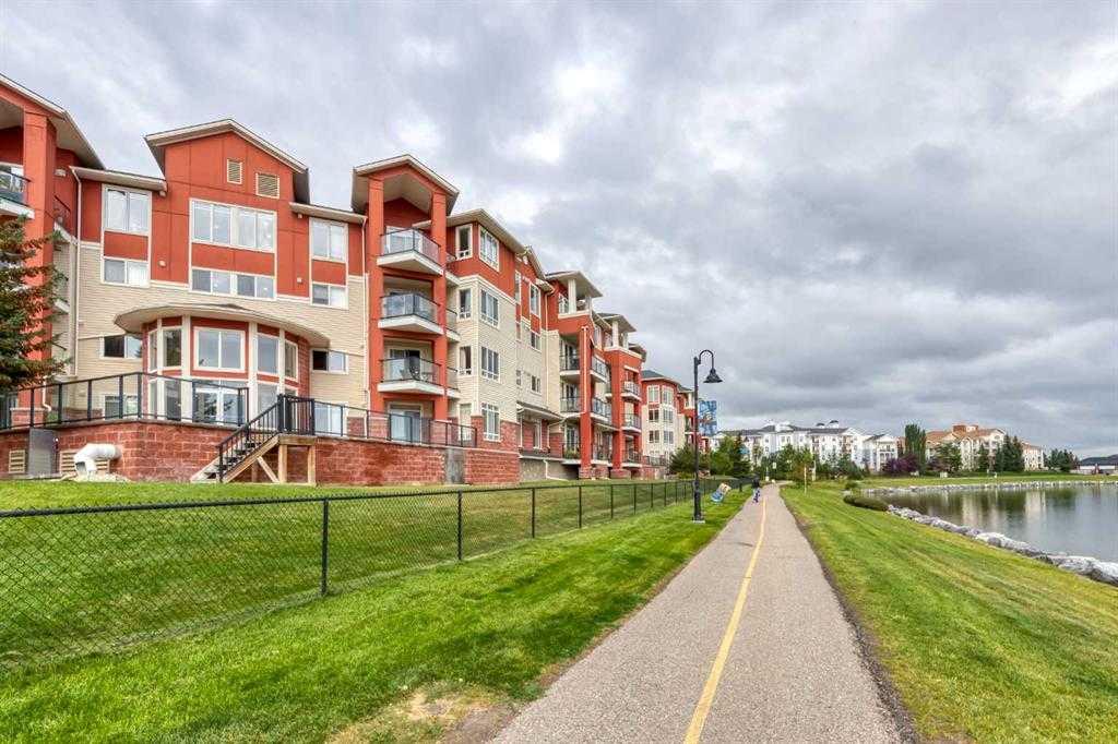 Picture of 401, 156 Country Village Circle NE, Calgary Real Estate Listing