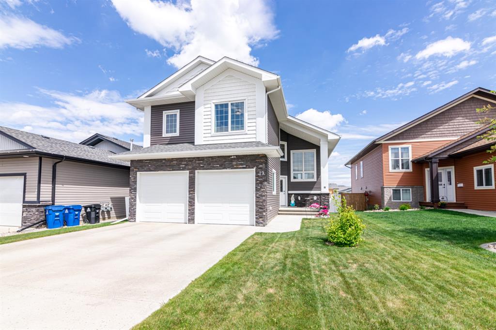 Picture of 19 Morris Court , Blackfalds Real Estate Listing