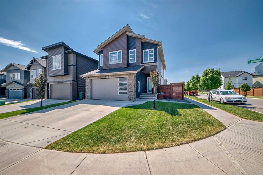 Picture of 572 Chinook Gate Square SW, Airdrie Real Estate Listing