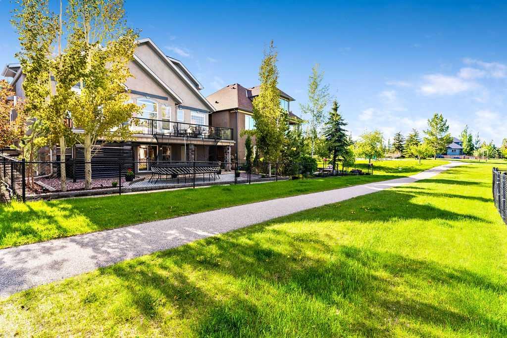 Picture of 159 Evergreen Circle SW, Calgary Real Estate Listing