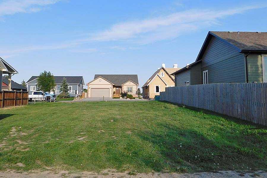 Picture of 4881 7 Street W, Claresholm Real Estate Listing