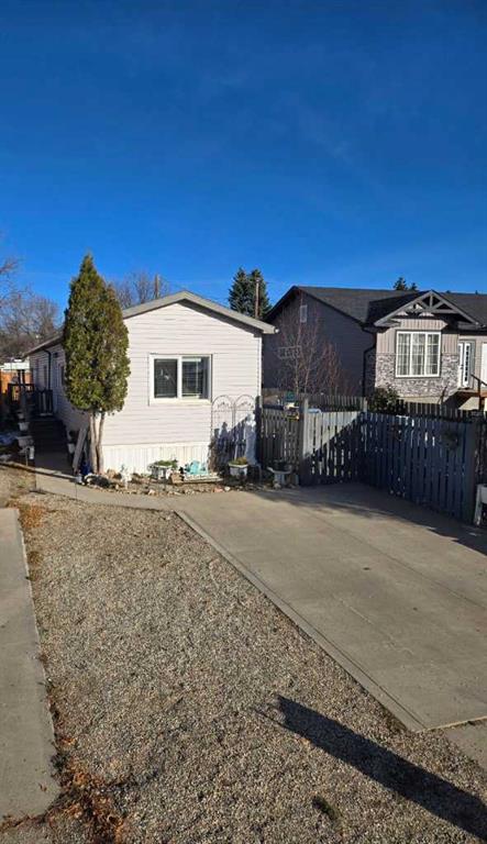 Picture of 912 3rd Avenue , Beaverlodge Real Estate Listing