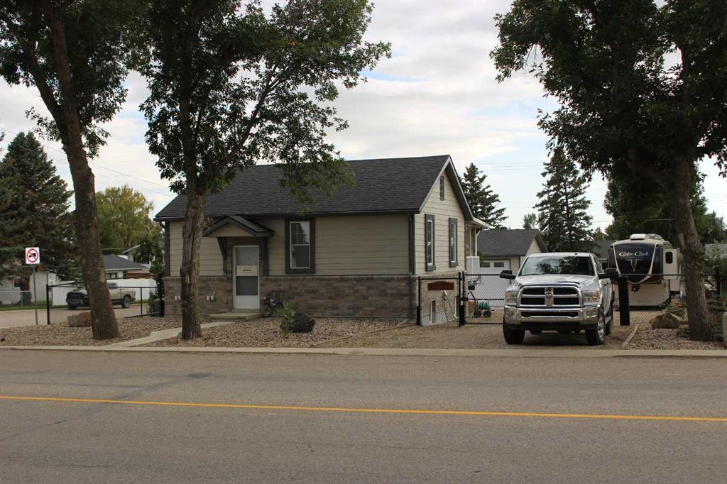 Picture of 601 Rogers Avenue , Picture Butte Real Estate Listing