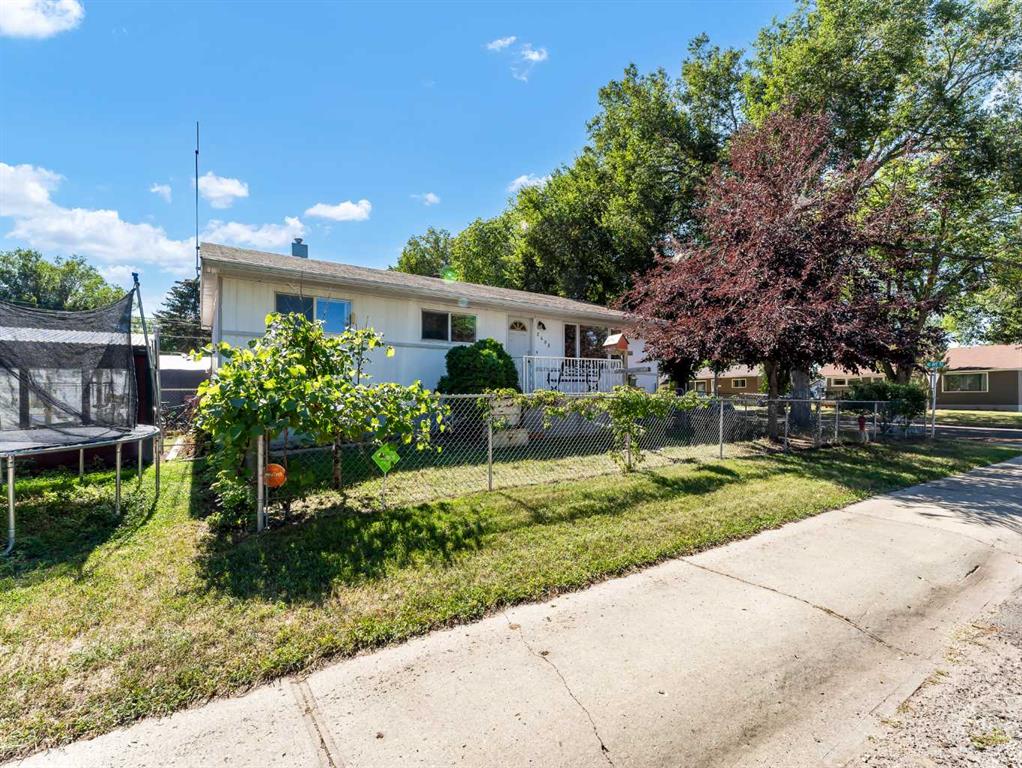 Picture of 2405 16 Avenue SE, Medicine Hat Real Estate Listing